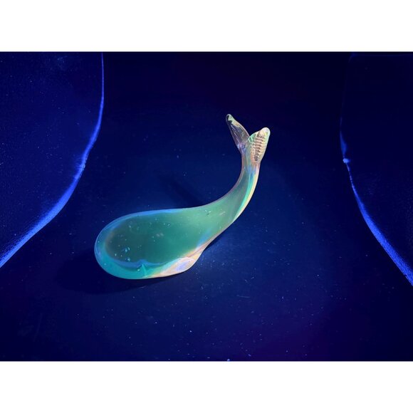 Vintage Blue Glass Whale Paperweight 5" – UV Reactive 365 nm Manganese Glow - Picture 3 of 8